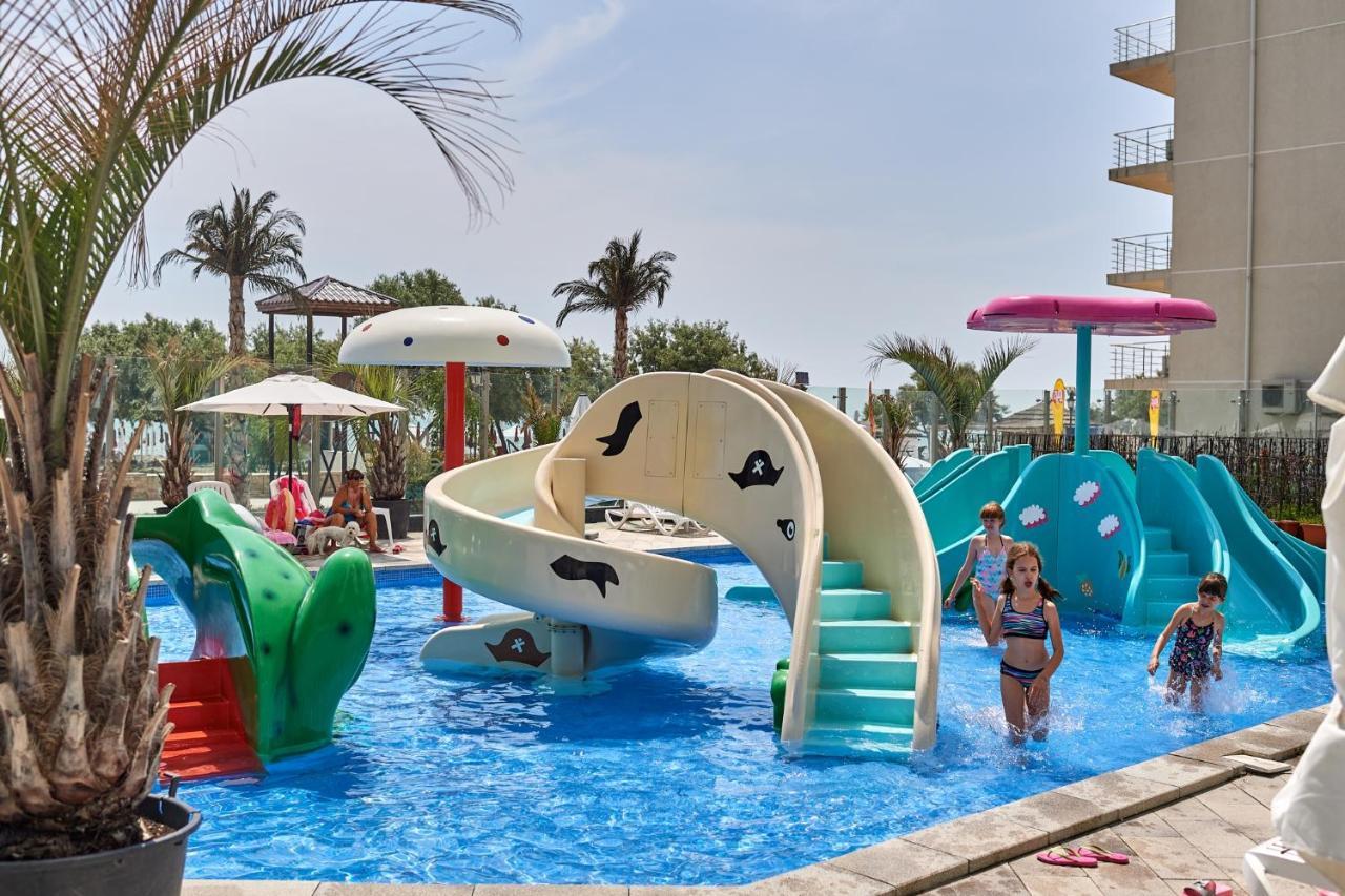 Sunfest Aparthotel Pool & Spa Mamaia Nord Năvodari Extérieur photo